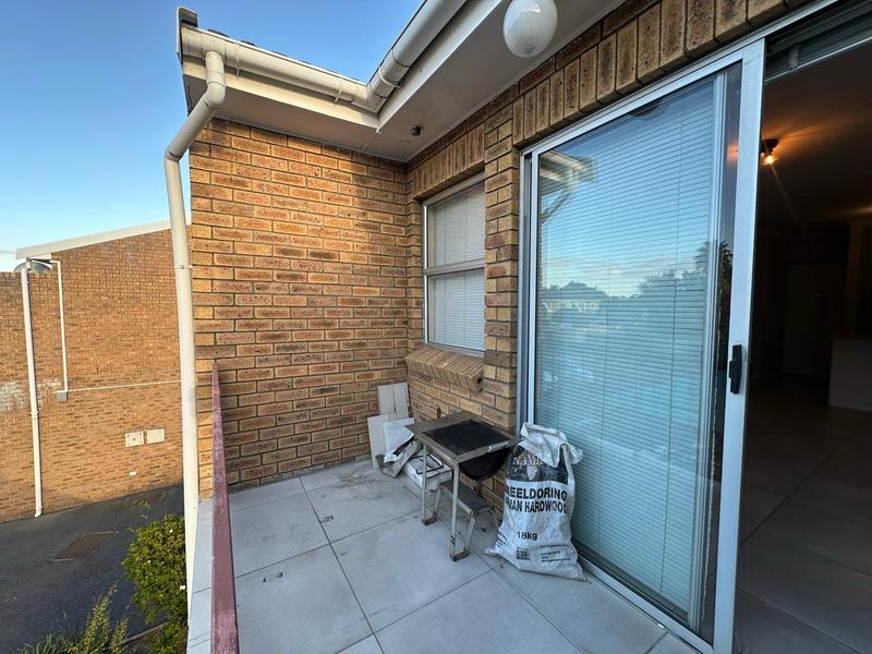 To Let 2 Bedroom Property for Rent in Oakglen Western Cape